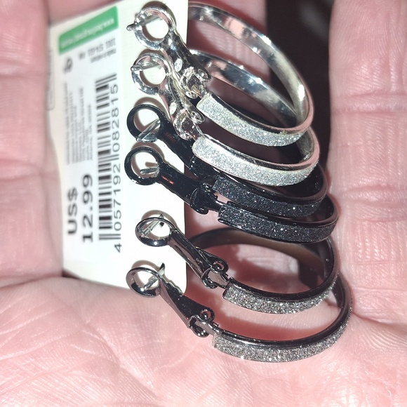 3 Sets NWT Hoop Earrings - Picture 7 of 7